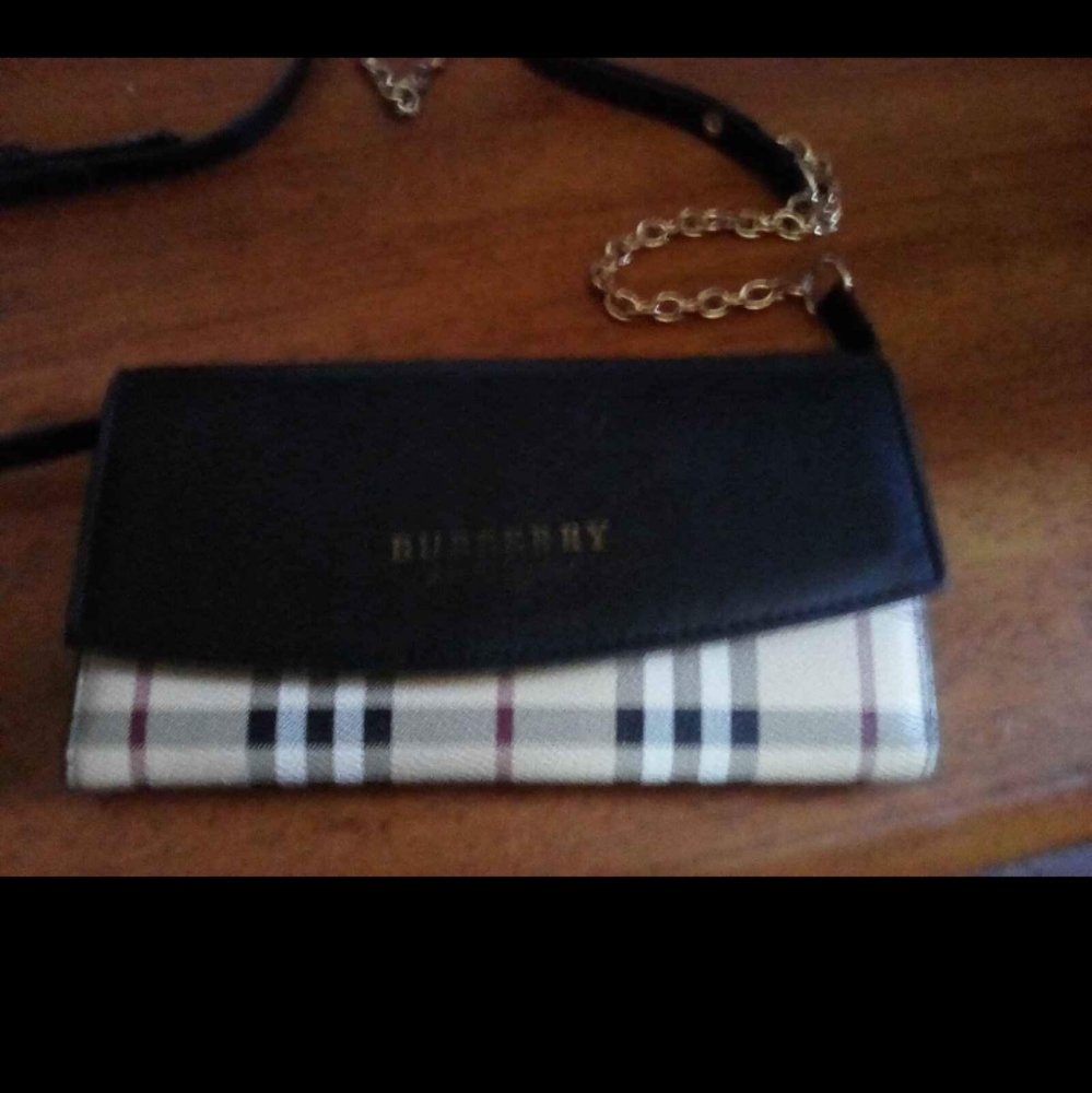 Burberry purse